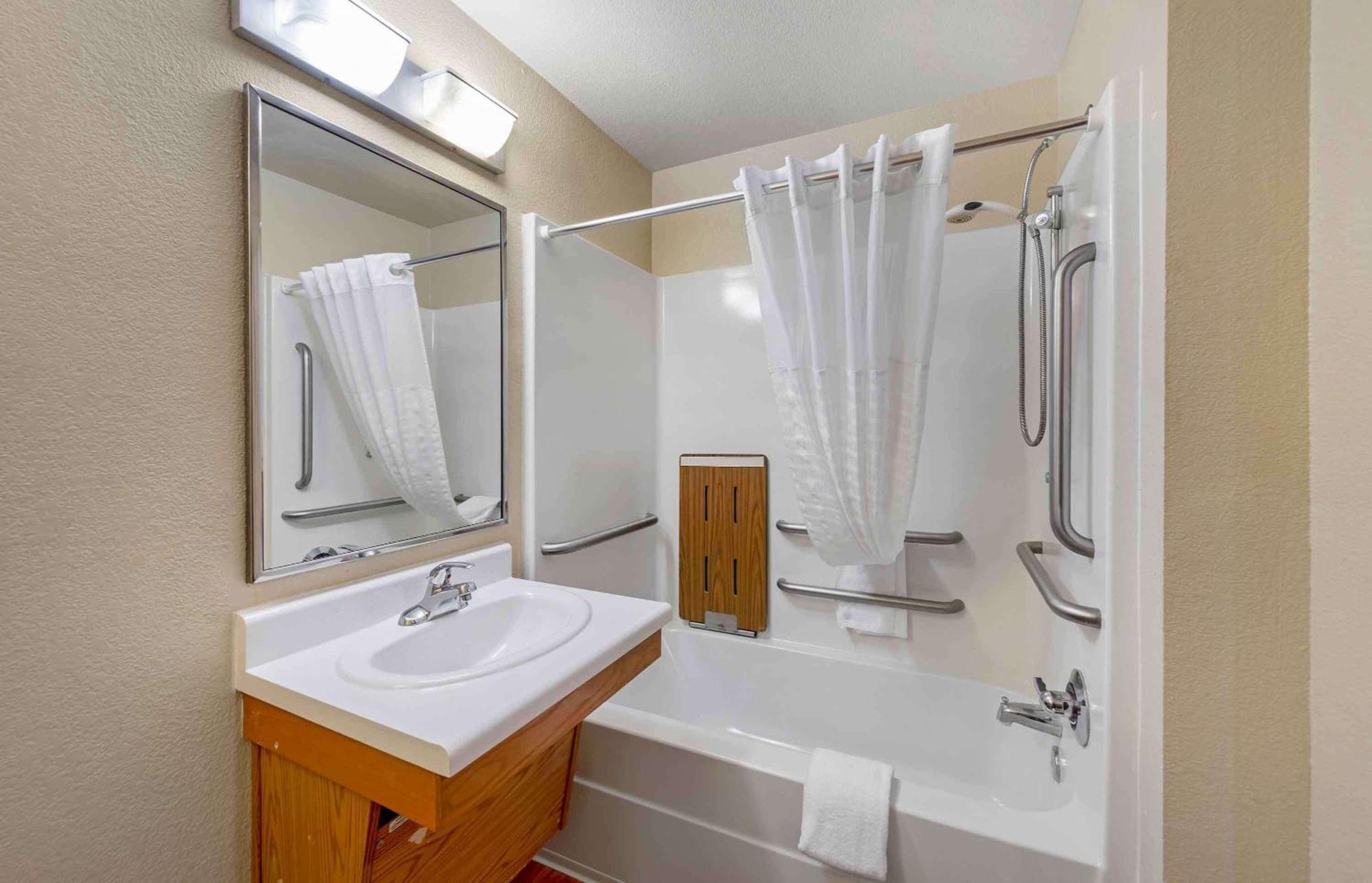 Extended Stay America Select Suites - Wichita - South Екстер'єр фото