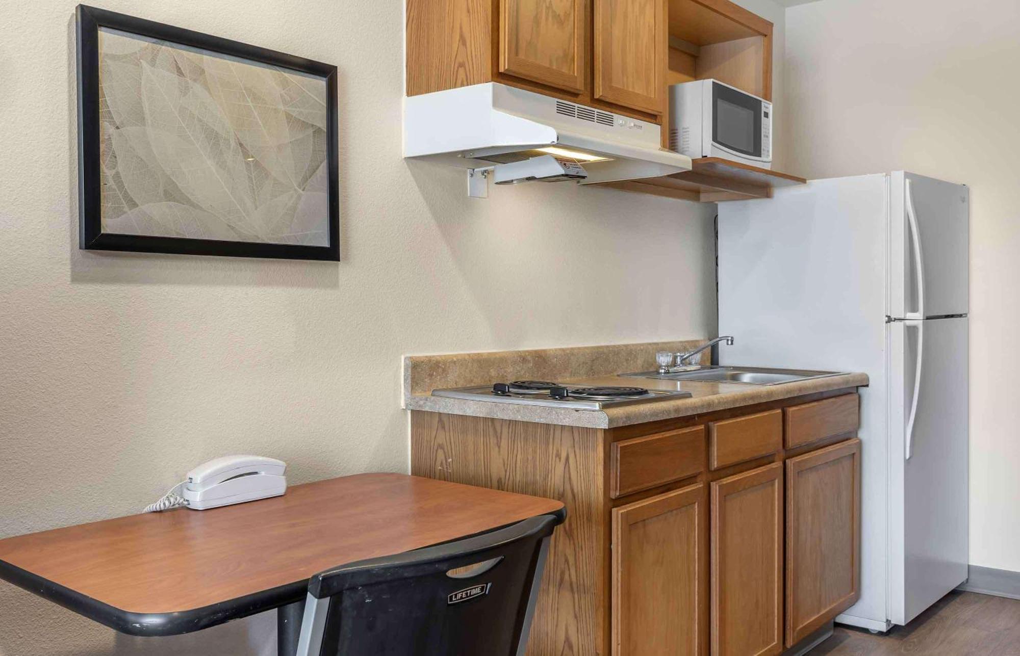 Extended Stay America Select Suites - Wichita - South Екстер'єр фото
