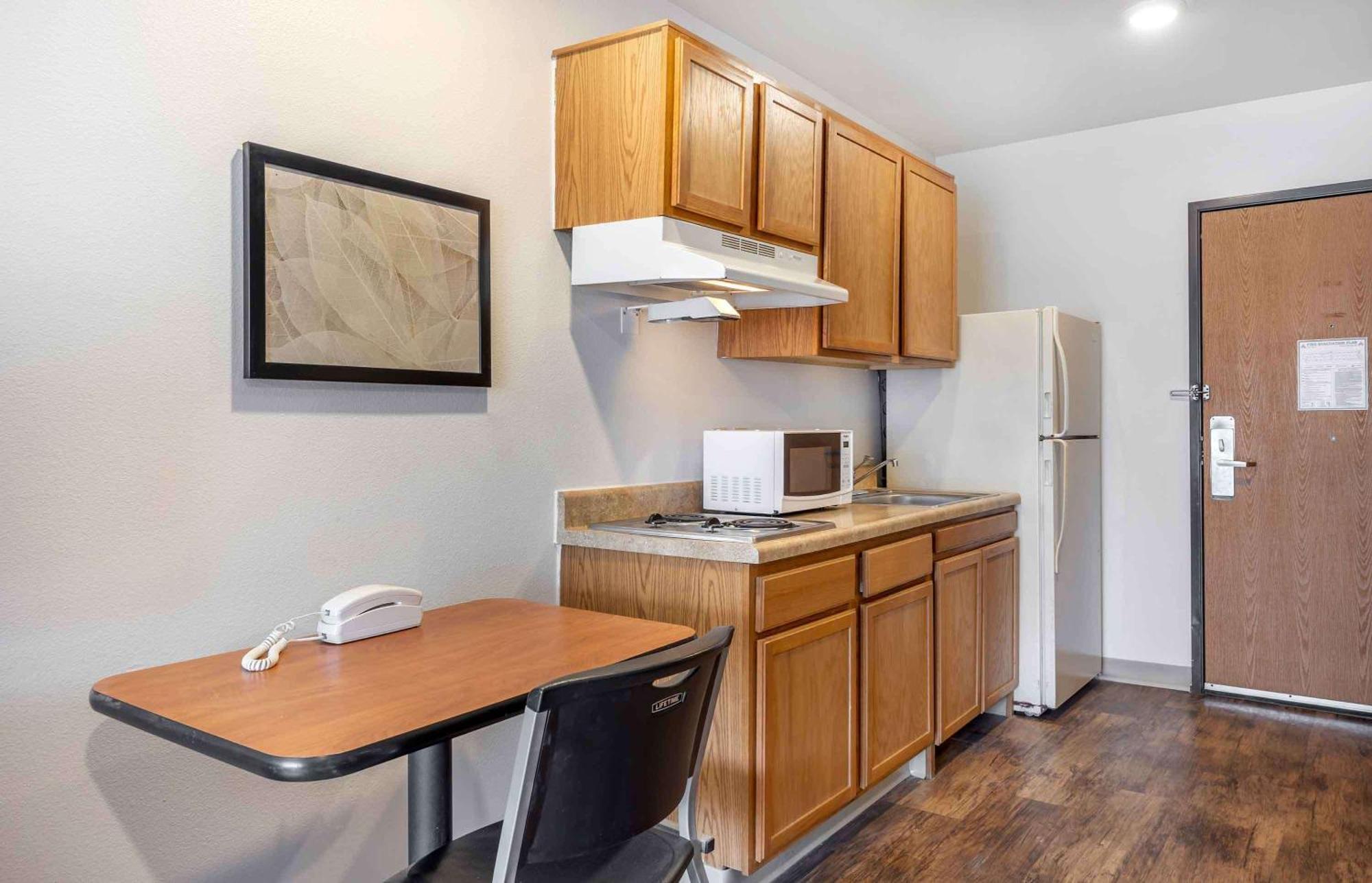 Extended Stay America Select Suites - Wichita - South Екстер'єр фото